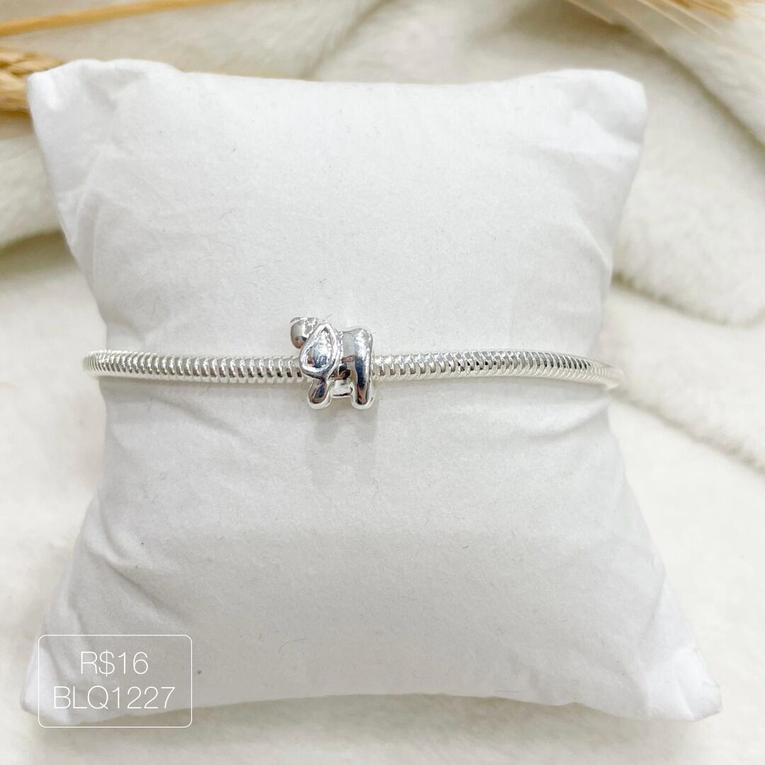 Berloque Basset Passador Liso Prateado